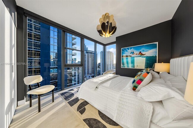 Building Photo - 700 NE 24th St