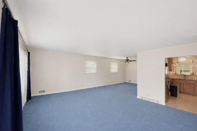 Building Photo - 113 E Woodland Dr