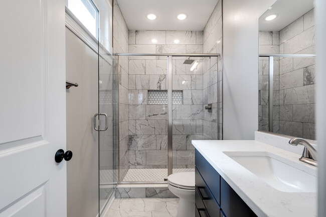 Building Photo - 313 W 26th St