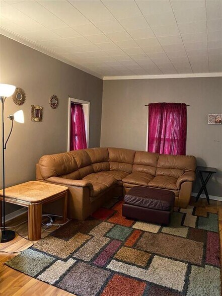 Building Photo - 321 N West Ave