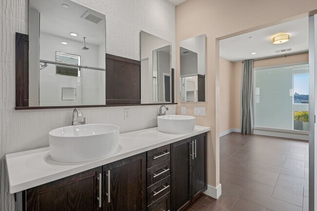 Building Photo - Resort Style 2BD Townhome in Origen at Civ...