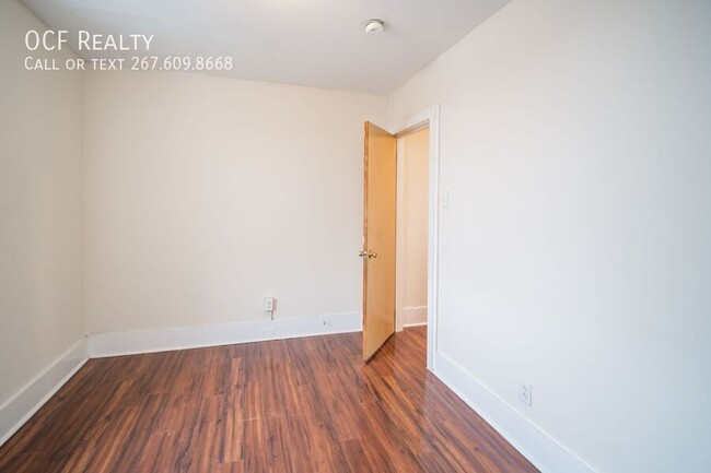 Building Photo - Spacious 1 Bed University City Apartment