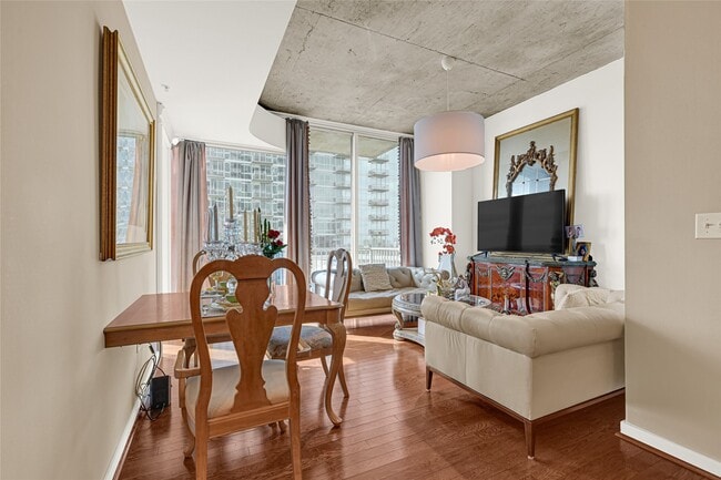 Building Photo - 5925 Almeda Rd