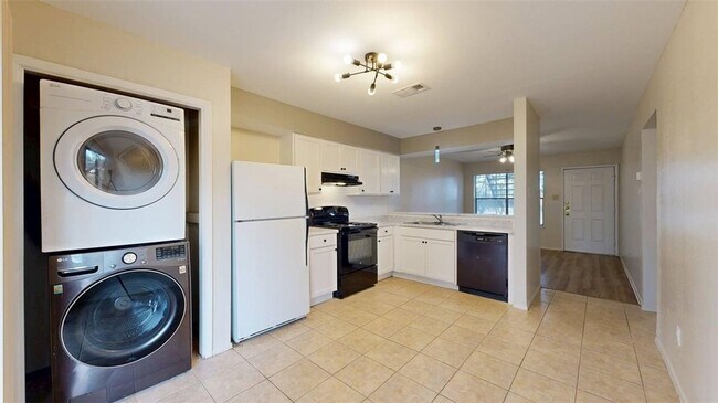 Building Photo - 301 Manuel Dr