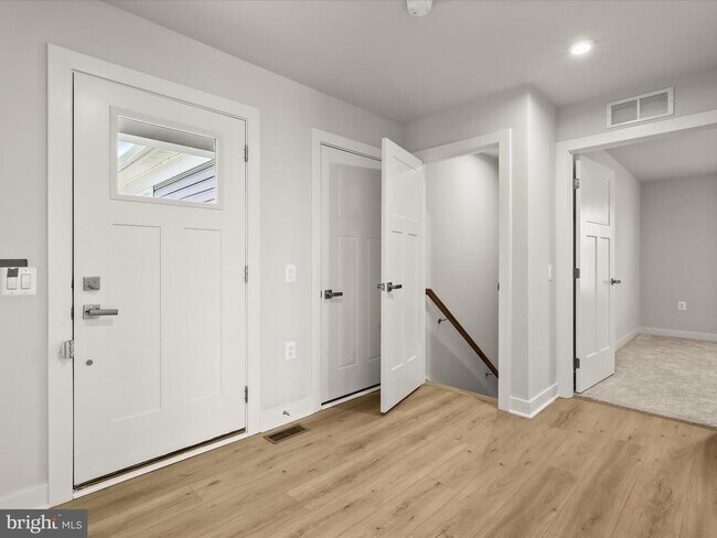 Building Photo - 4738 Naples Ave