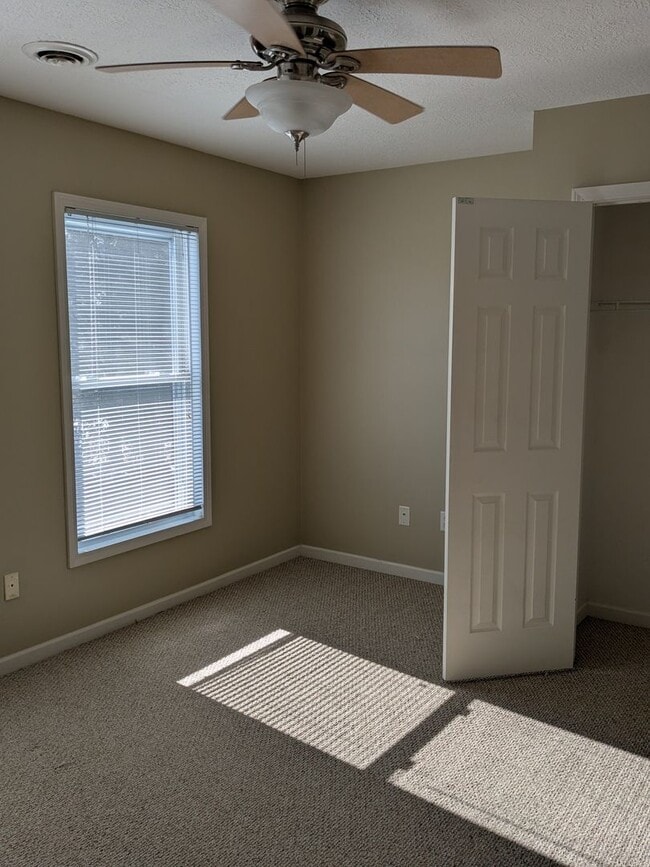 Building Photo - Pike's Place Townhouse