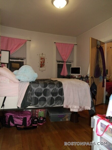 Building Photo - 35 Brookline St