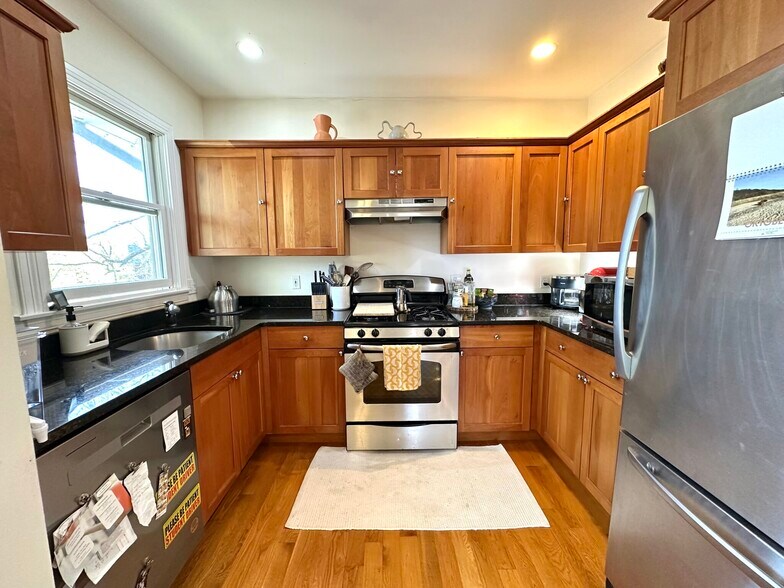 Building Photo - 10 Selkirk Rd