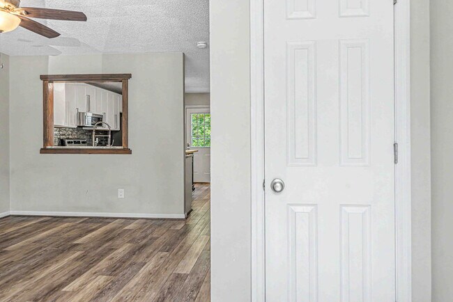 Building Photo - 103 Meadowbrook Ln
