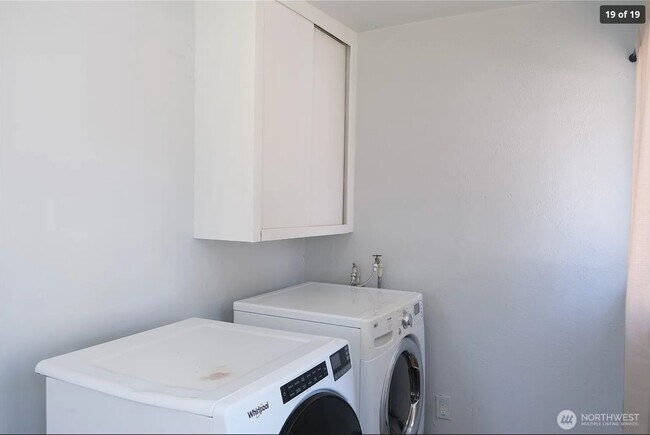 Building Photo - 1715 S 40th St