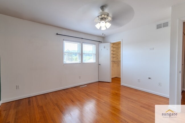 Building Photo - 945 Stormont Cir