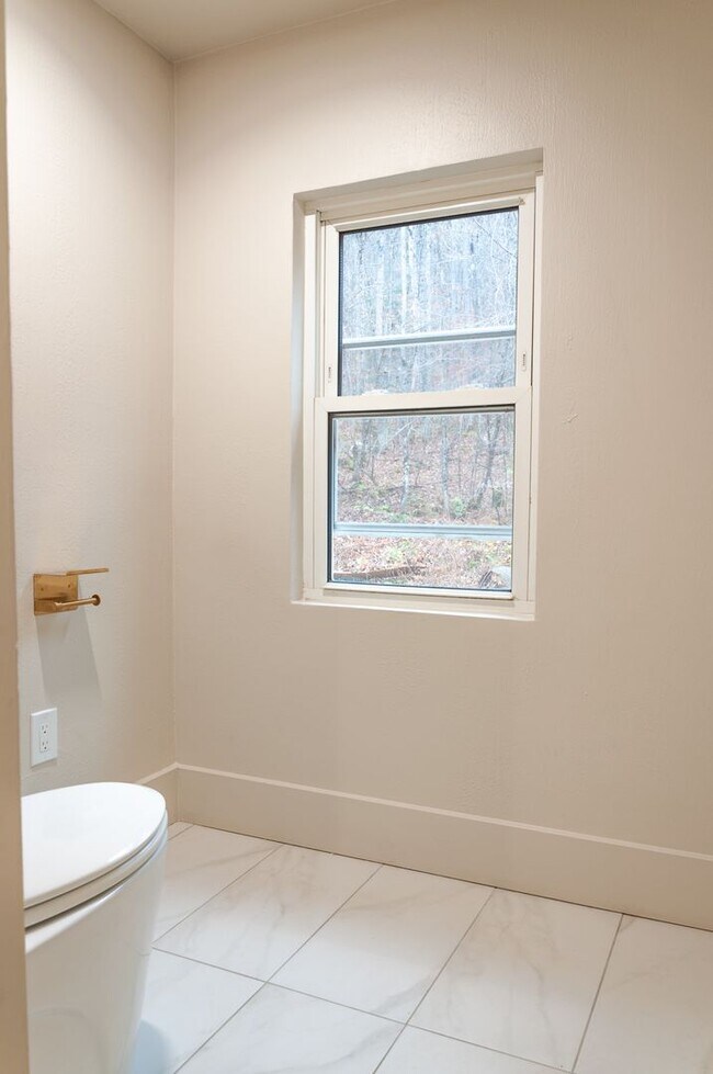 Building Photo - 3br/2bath Custom Remodeled Home Near Okemo