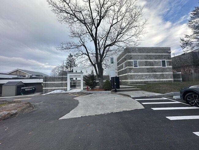 Building Photo - 19 Academy Dr