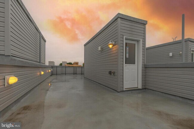 Building Photo - 139 W Huntingdon St