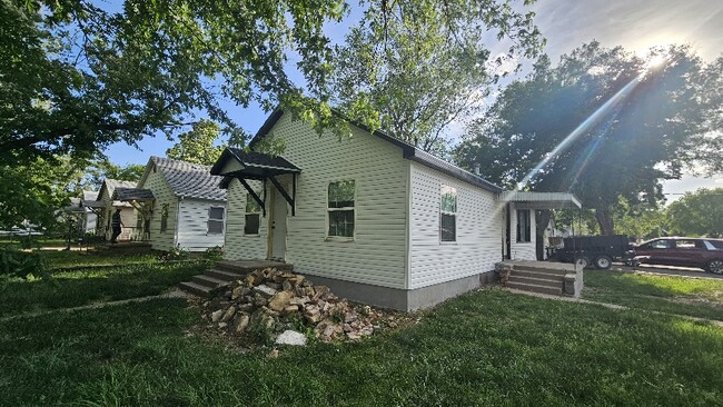 Building Photo - 1019 N Tenth St
