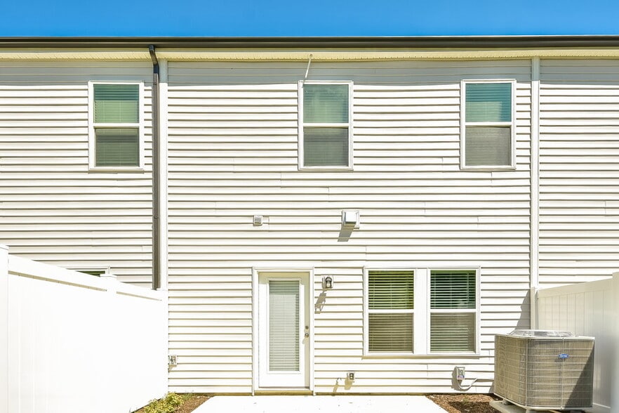 Building Photo - 1620 Denali Dr
