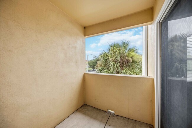 Building Photo - 1195 Villagio Cir