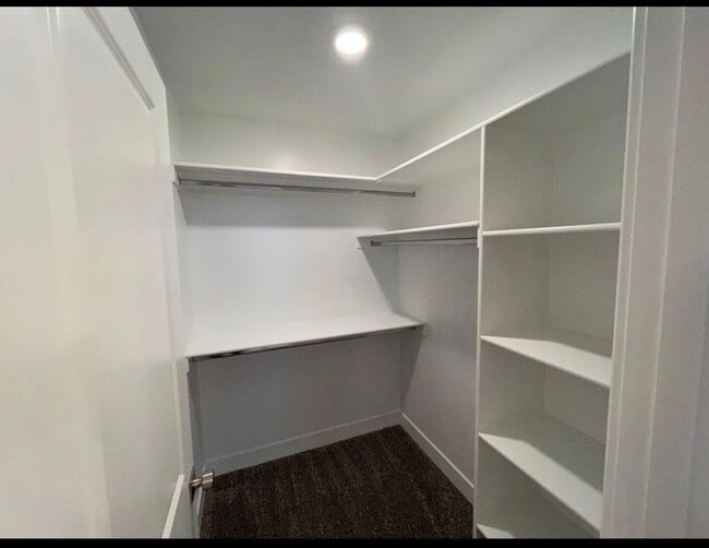 Building Photo - Cedar Bend Townhome,  Pets Okay