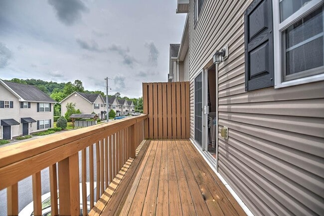 Building Photo - 2121 S Greenwood Dr