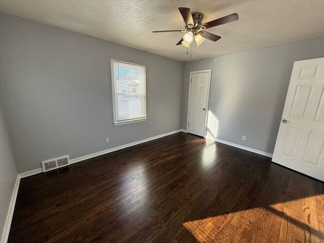 Building Photo - Beautiful 2 Bedroom 1 Bathroom in Kansas City!