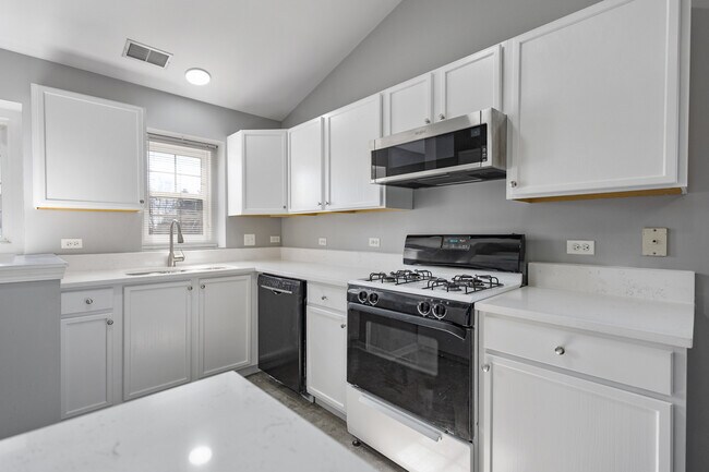 Building Photo - 2211 Waterleaf Ct