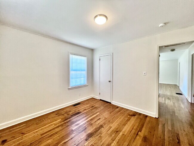 Building Photo - Updated Home in Convenient Location