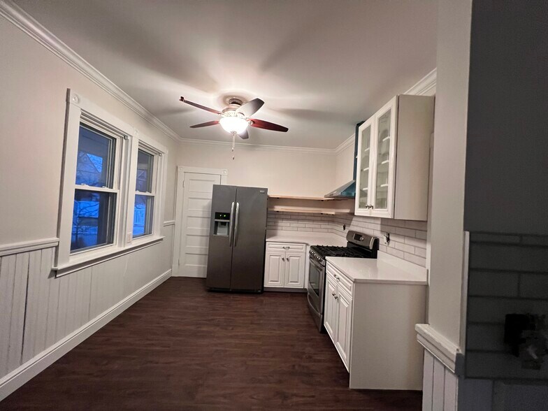 Building Photo - 175 Somerset Ave