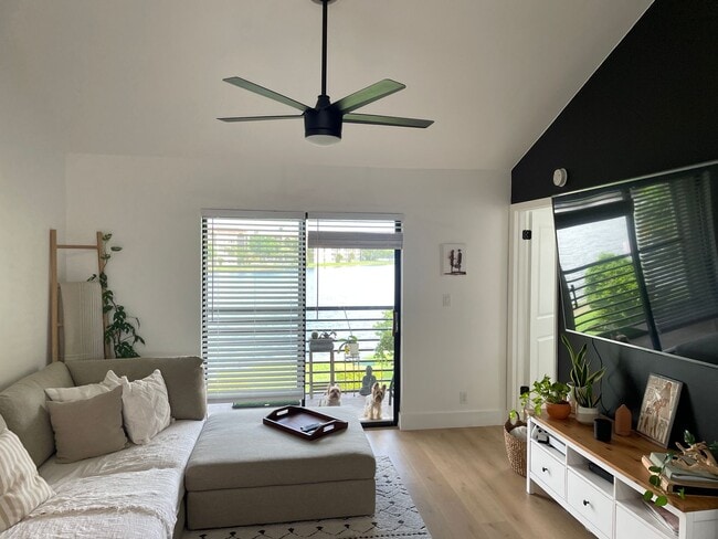 Building Photo - 2 Bedroom Condo in Winding Lake - Sunrise ...