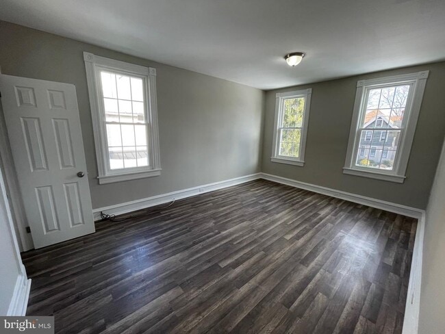 Building Photo - 10 Clifton Ave