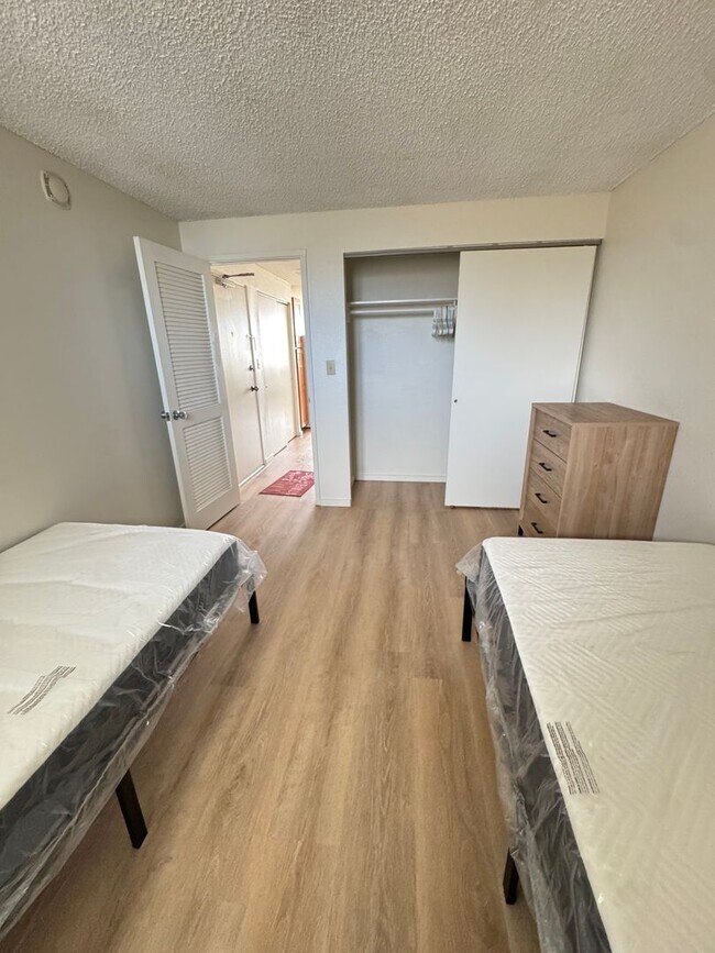Building Photo - 1 Bed 1 Bath renovated with parking at Alo...