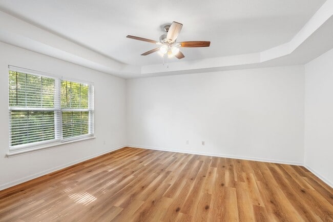 Building Photo - 5013-5015-5015 Betty Jean Way