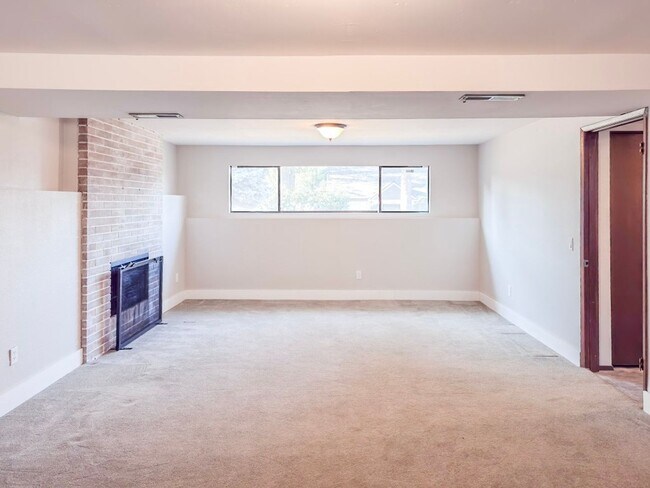 Building Photo - 8233 S 114th St