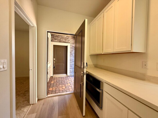 Building Photo - 4 BED 3.5 BATH 2 CAR GARAGE HOME w/ LOFT, ...