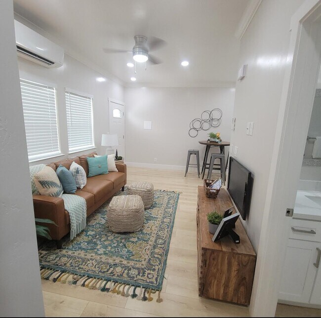 Building Photo - 2625 Beaumont St