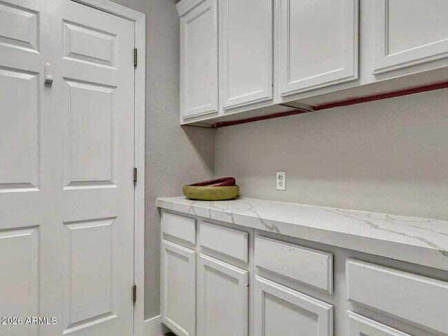 Building Photo - 7773 E Stallion Rd