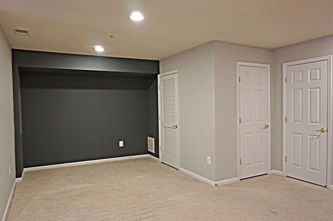 Building Photo - Exquisite Townhouse in Orchard Run Germantown