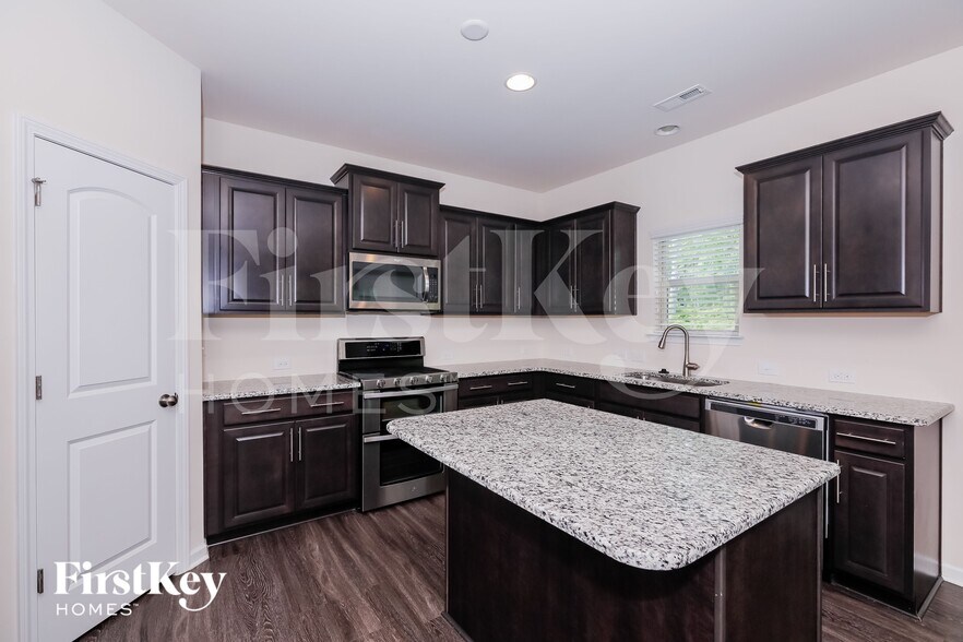 Building Photo - 1323 Privett Park Pl