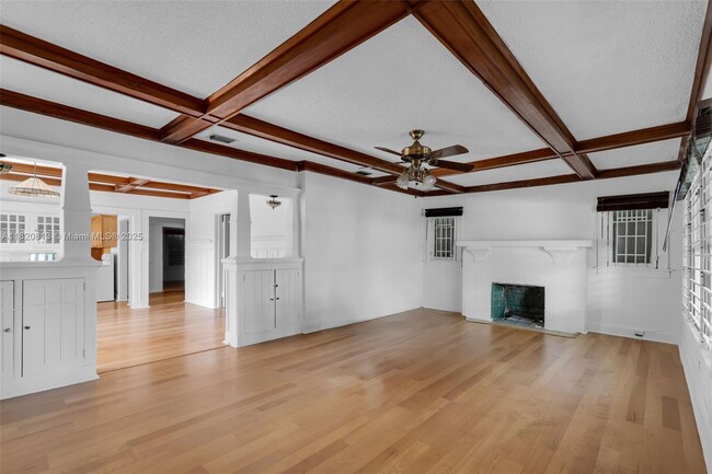 Building Photo - 176 NE 50th St