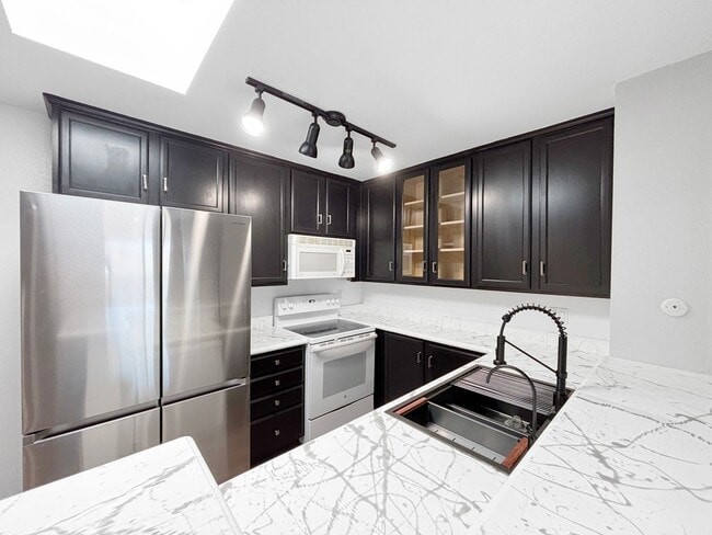 Building Photo - Charming 1BD/1BA Condo in Allied Gardens W...