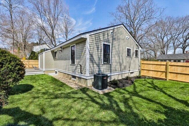 Building Photo - 7 Christopher St