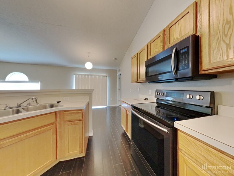 Building Photo - 5148 Jenson Ave