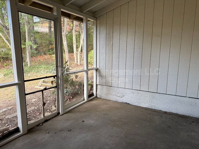 Building Photo - 10417 Victoria Dr