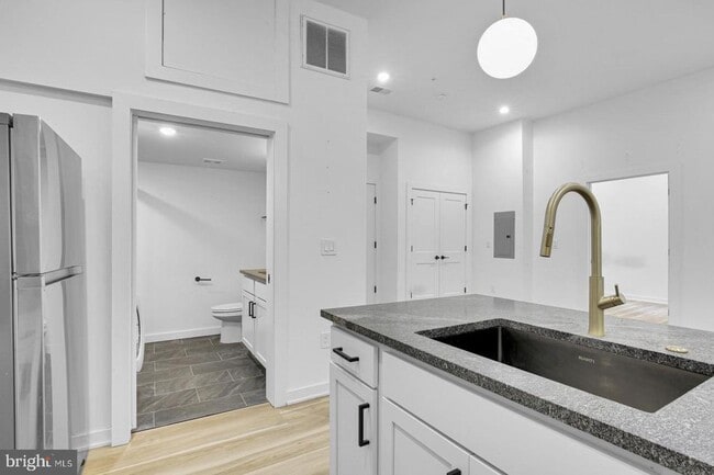 Building Photo - 1415 Locust St