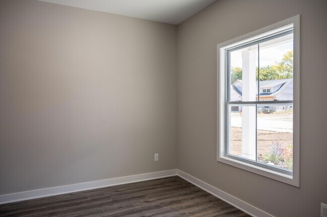 Building Photo - 8441 Oak Shade Cir