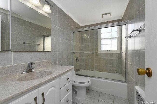 Building Photo - 17 Florence Ave