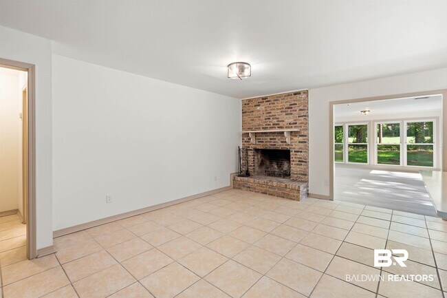 Building Photo - 167 Rolling Hill Dr