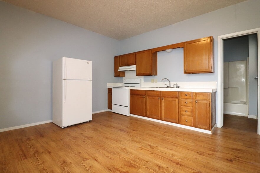 Primary Photo - 1301 Avenue C
