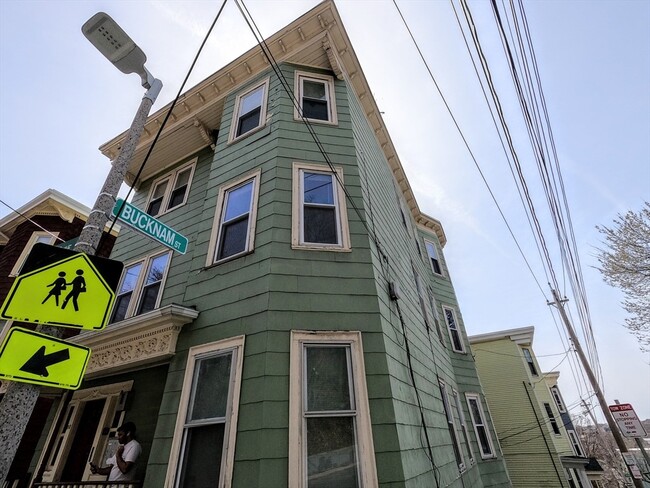 Building Photo - 90 Fisher Ave