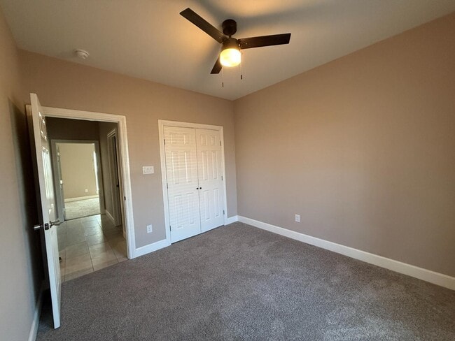 Building Photo - 267 NE Ave F