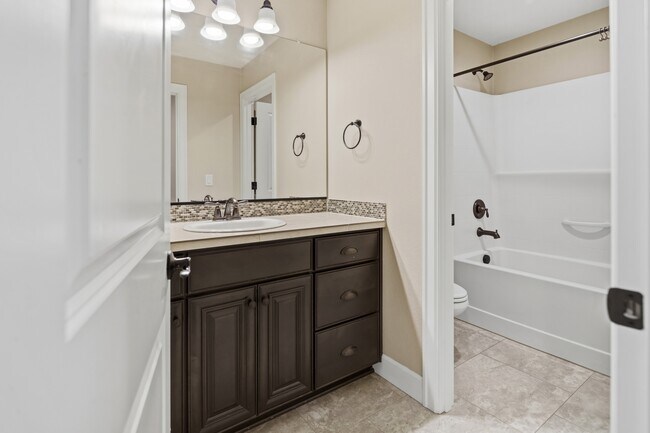 Building Photo - 5832 NW Bannister Dr